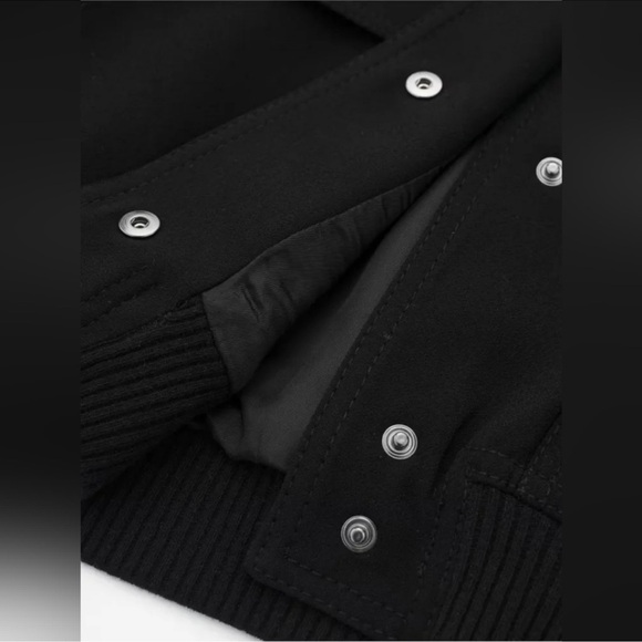 ZARA VIRAL JACKET
MAXI POCKET BOMBER
BLACK 0/3736/245/800/03 - Picture 4 of 5